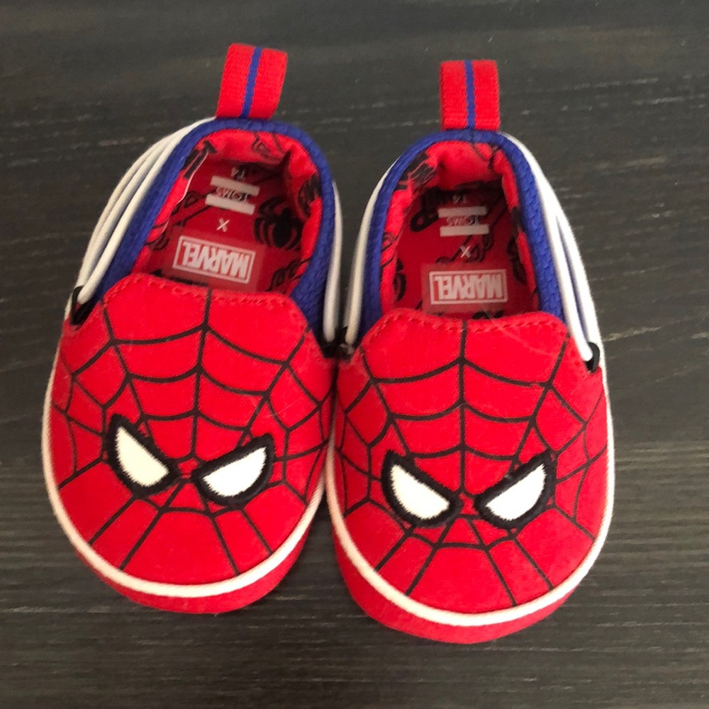 Toms Spider-Man Slippers size T4 NEW